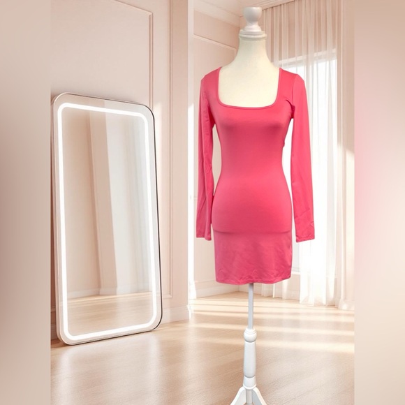 Gianni Bini
Mini Icon Knit Scoop Neck Long Sleeve Dress  Size M NWT - Picture 1 of 11